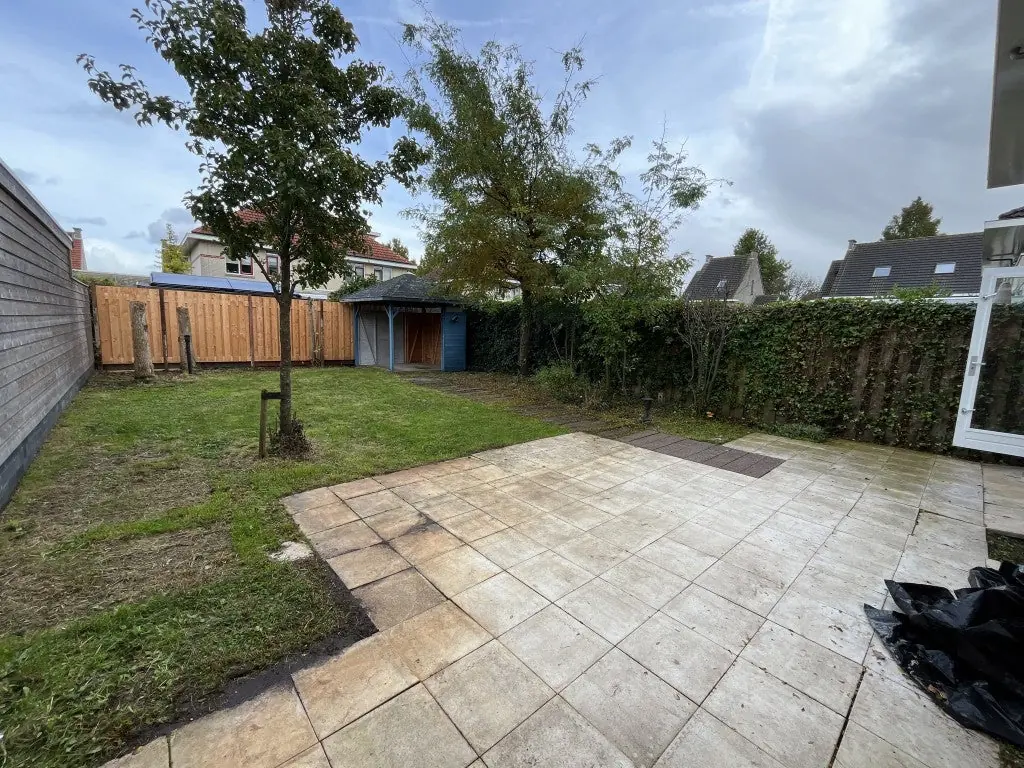 Image 16 of 25