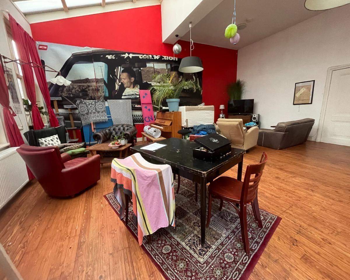 Image 3 of 6