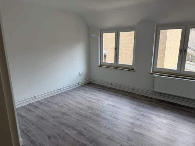 Bild 2 von 12