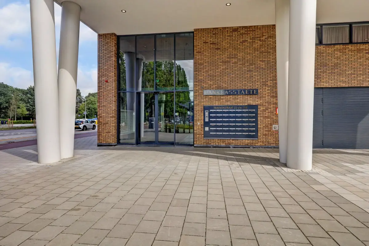 Image 5 of 40