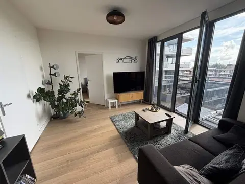 Apartamento reformado de 2 habitaciones en Peter Vineloolaan, Bergen op Zoom - En alquiler