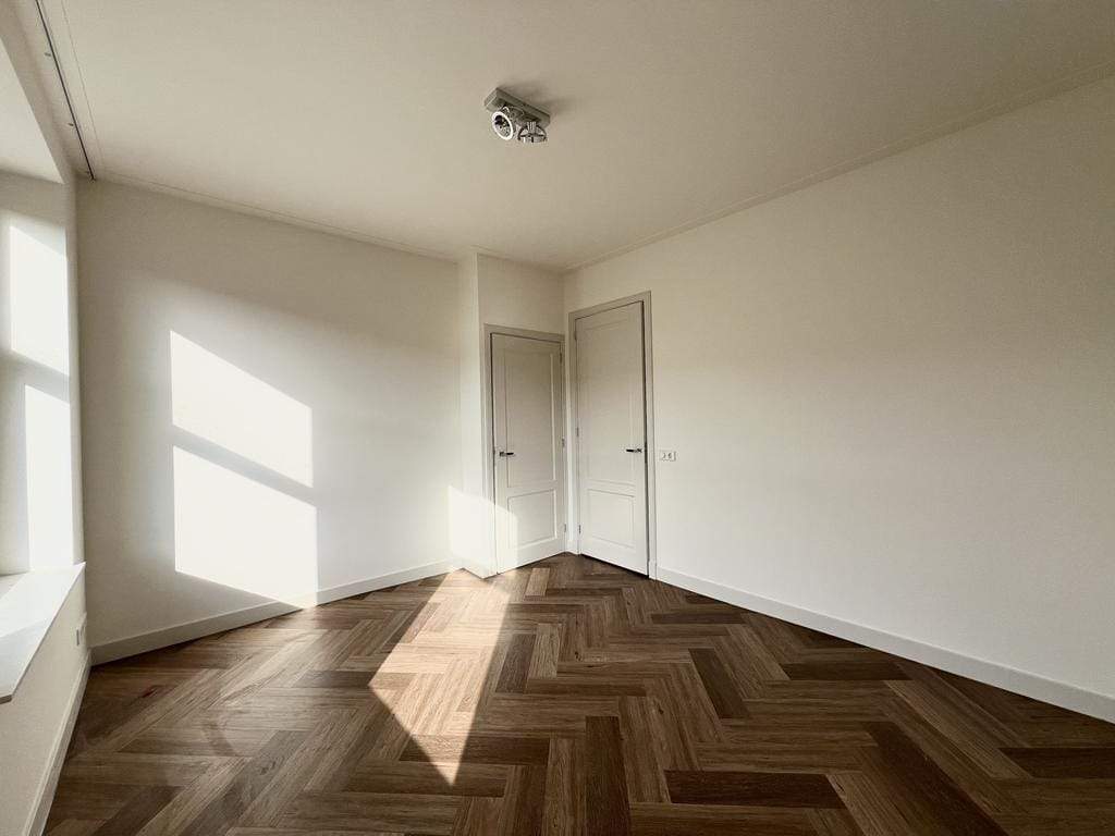 Image 10 of 20