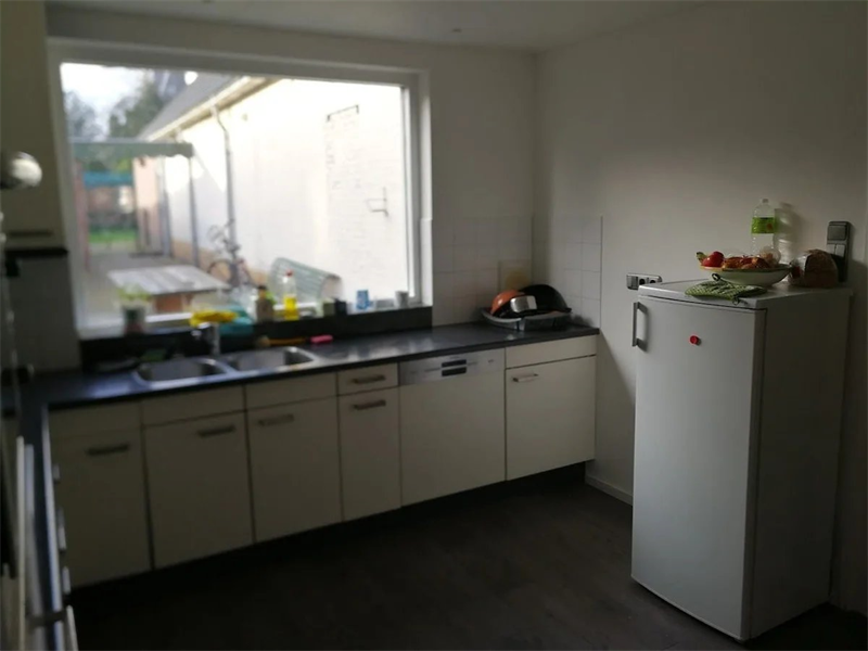Image 2 of 7