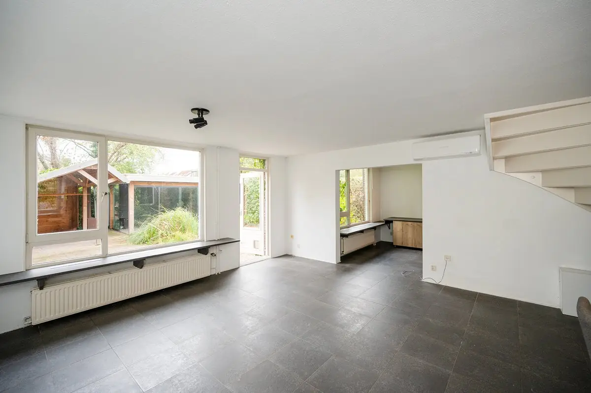 Image 10 of 25