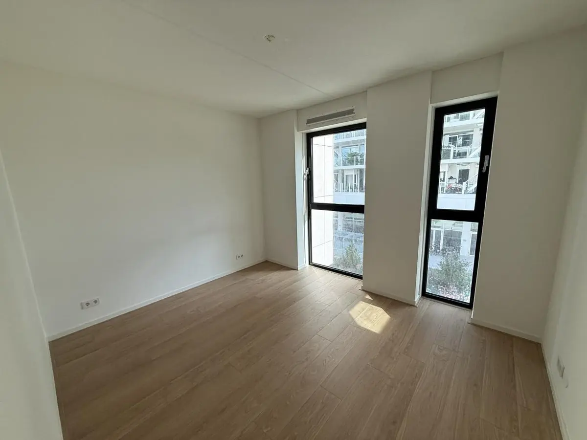 Image 4 of 15