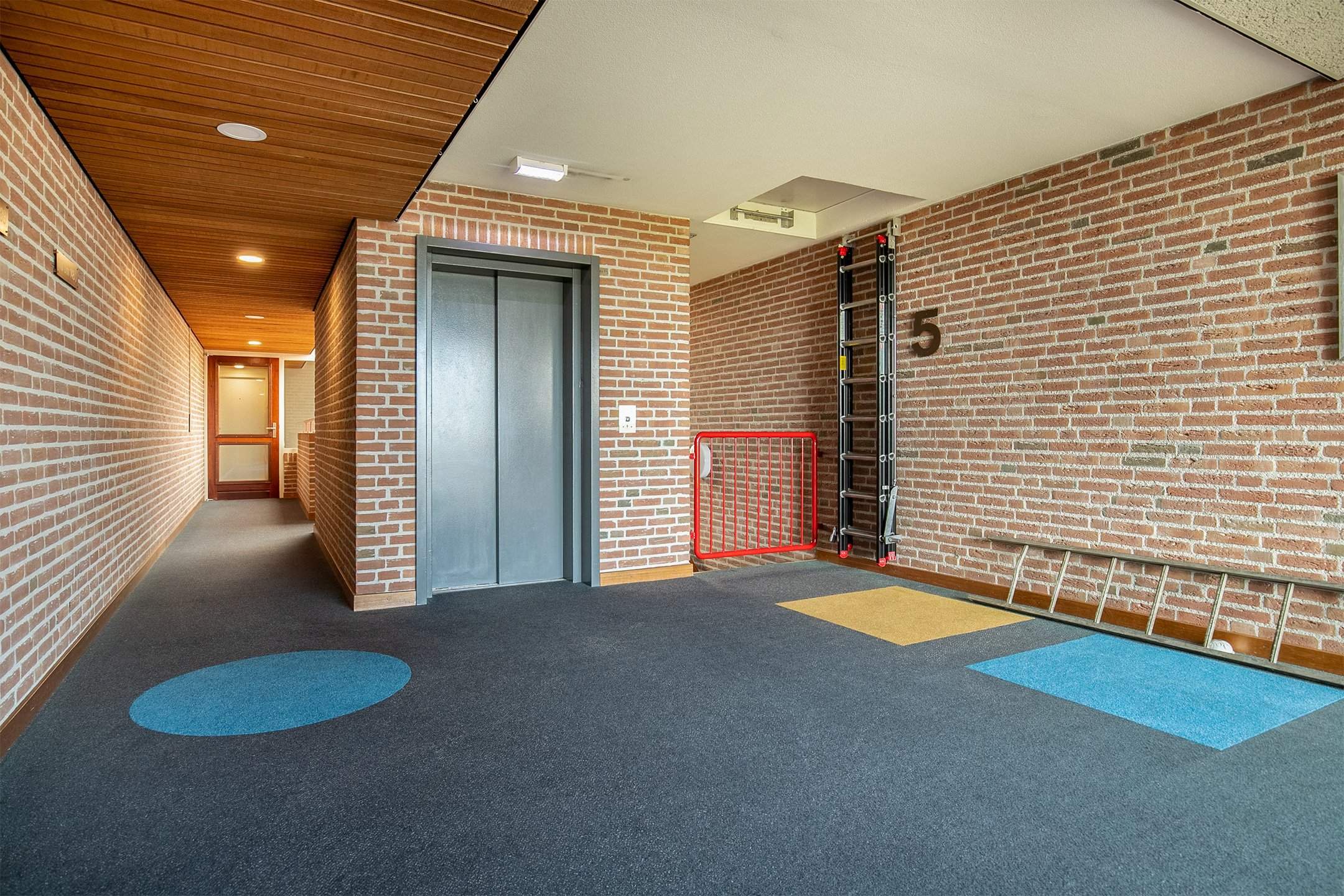 Image 7 of 33