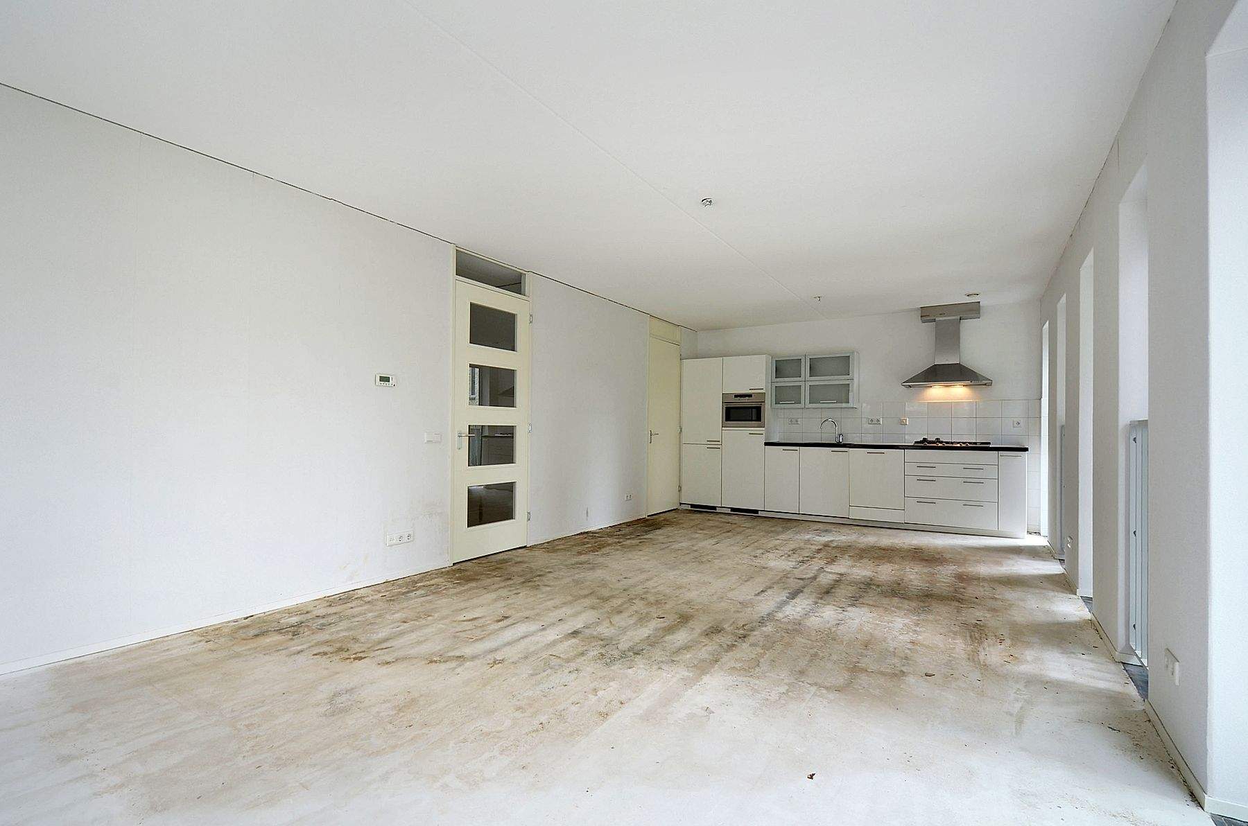 Image 3 of 8