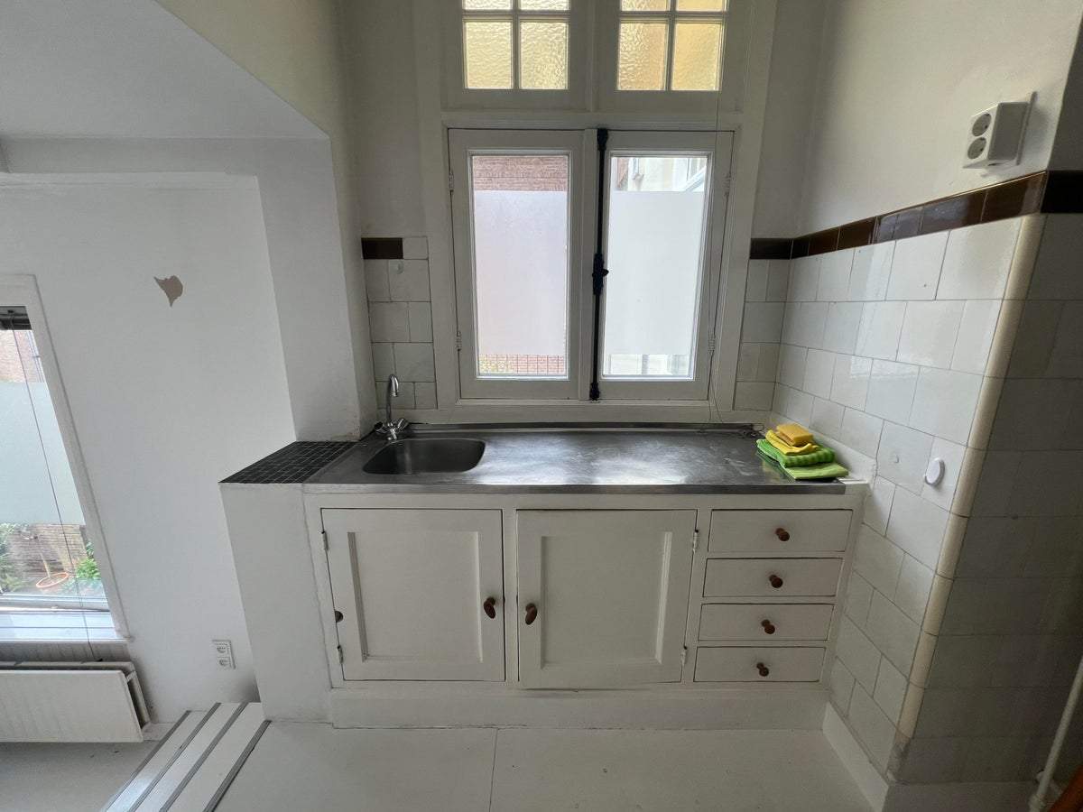Image 2 of 11