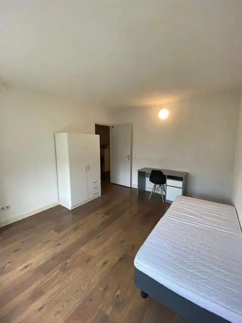 Image 3 of 6