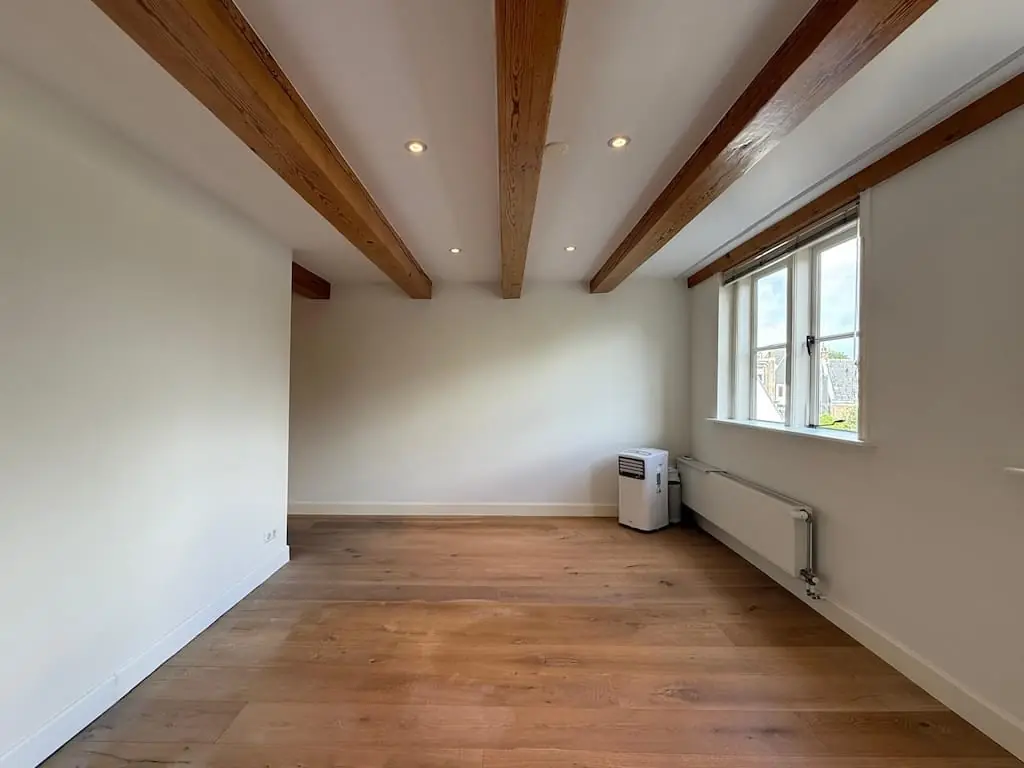 Image 10 of 20