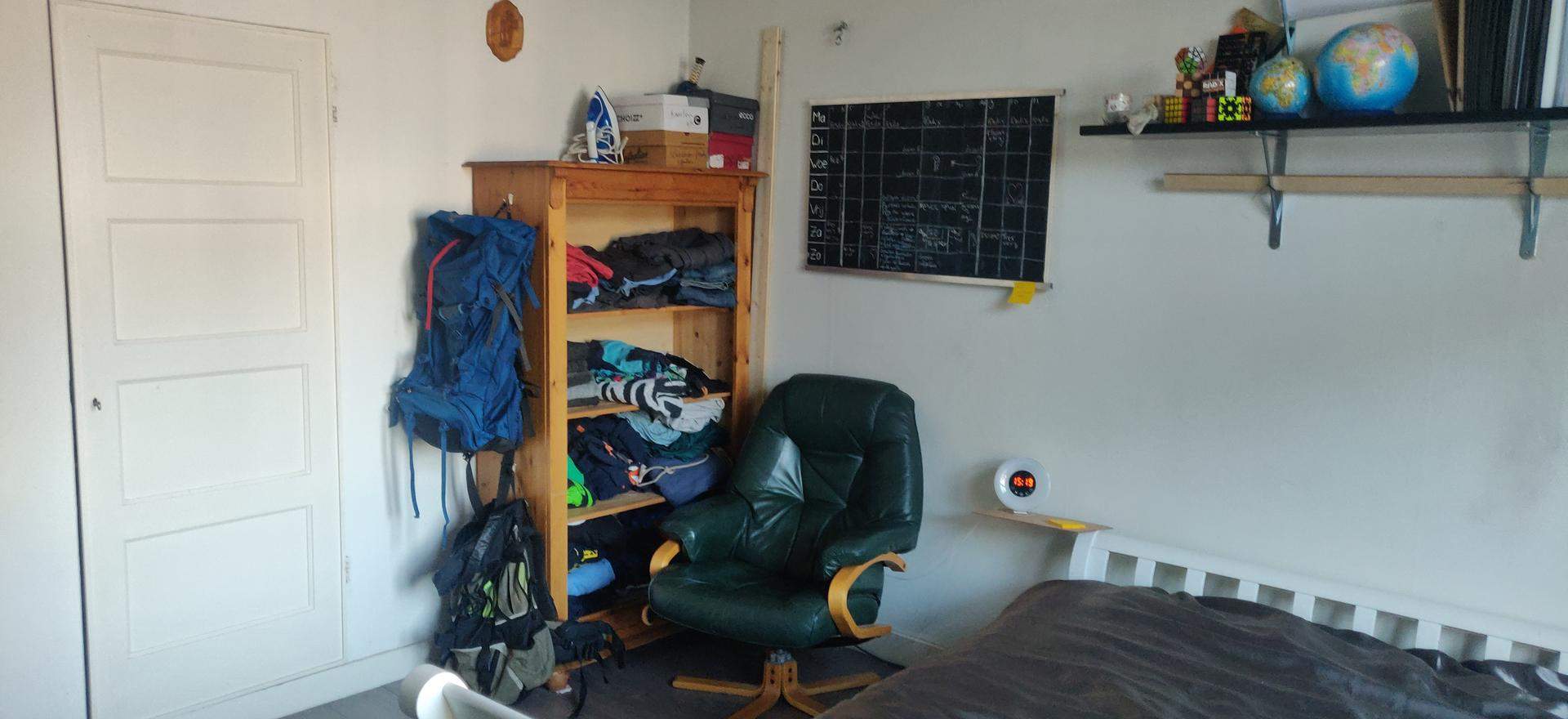 Image 2 of 10