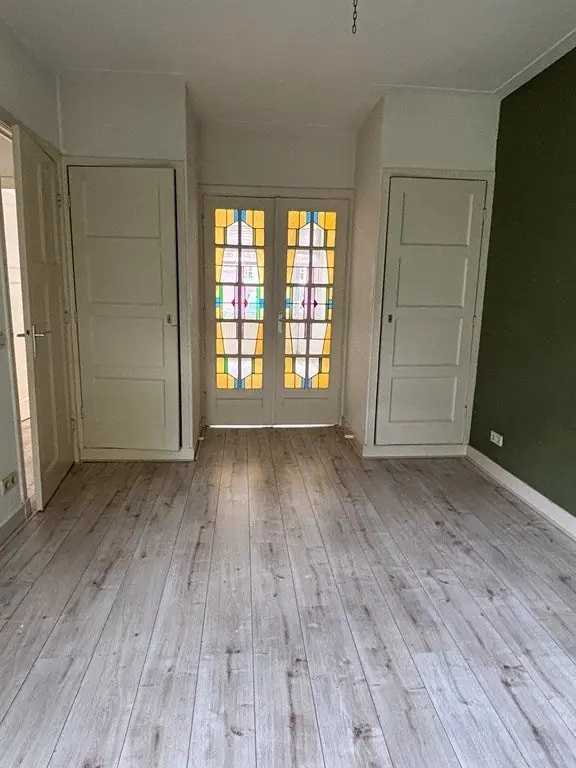 Image 4 of 20