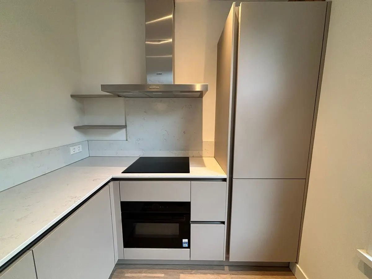 Image 4 of 16