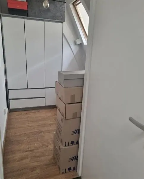 Image 4 of 6