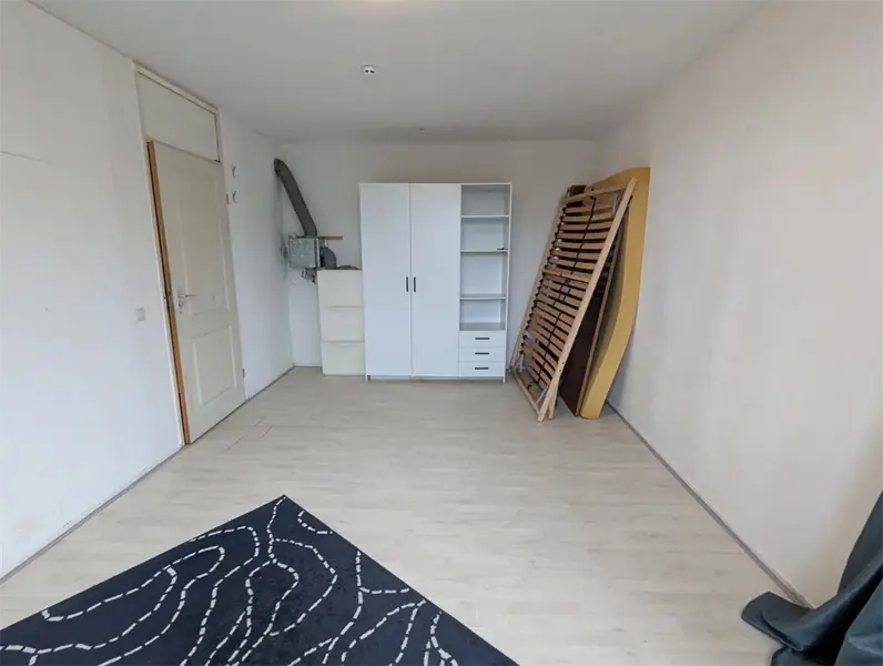Image 2 of 6