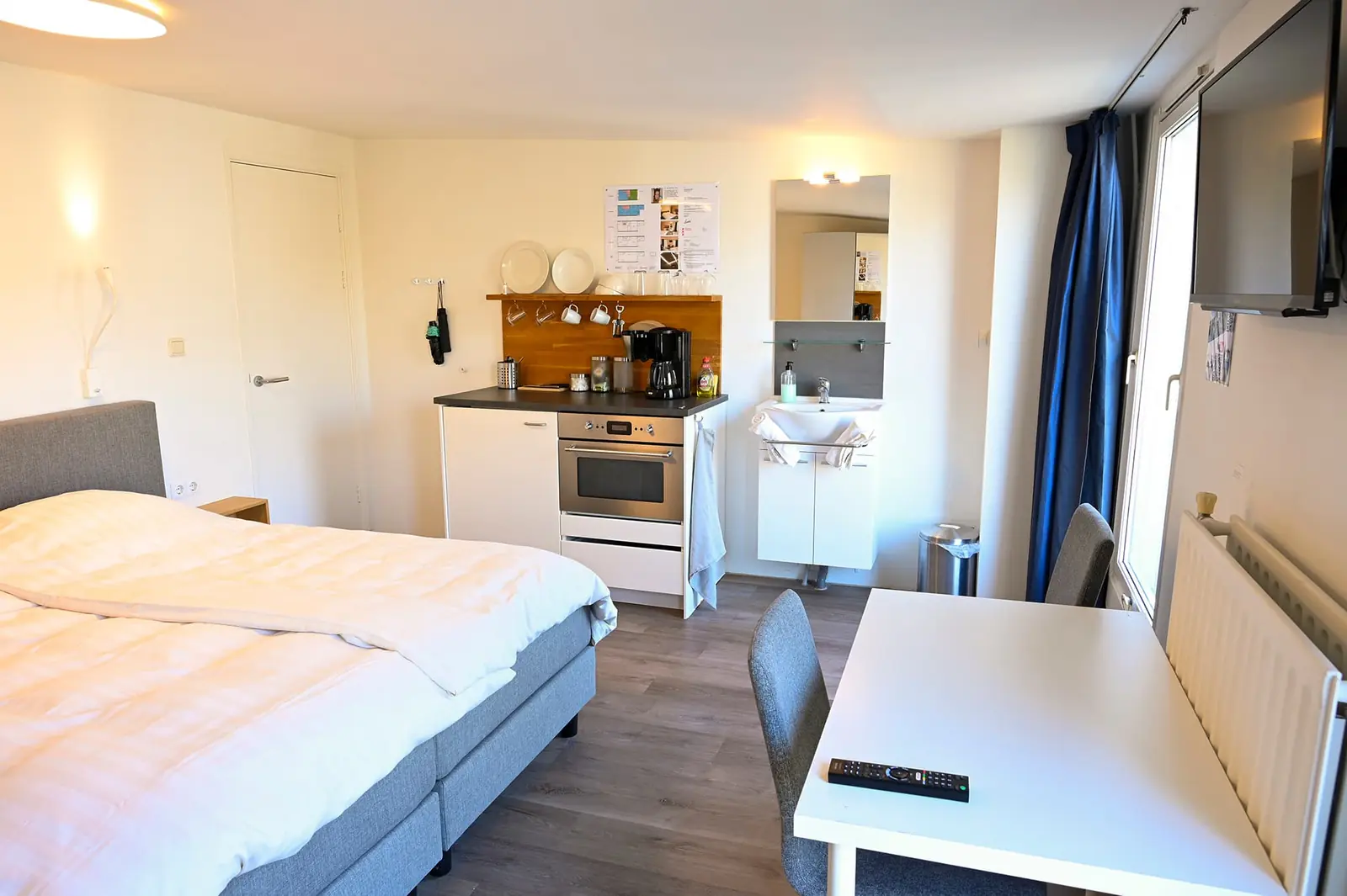 Furnished Room Eerste Helmersstraat, Amsterdam - For Rent