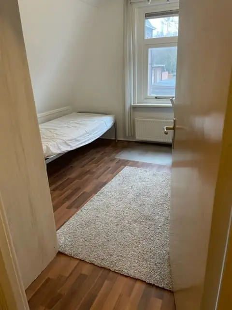 Image 2 of 6