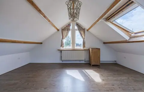 Chambre mansardée à louer — Laan van het Kwekebos, Emmen