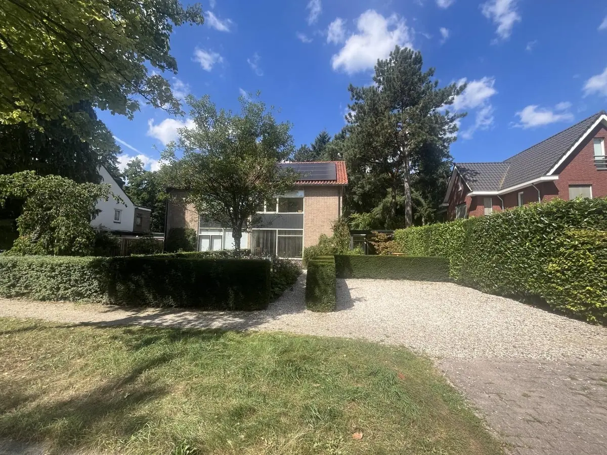 Image 2 of 11