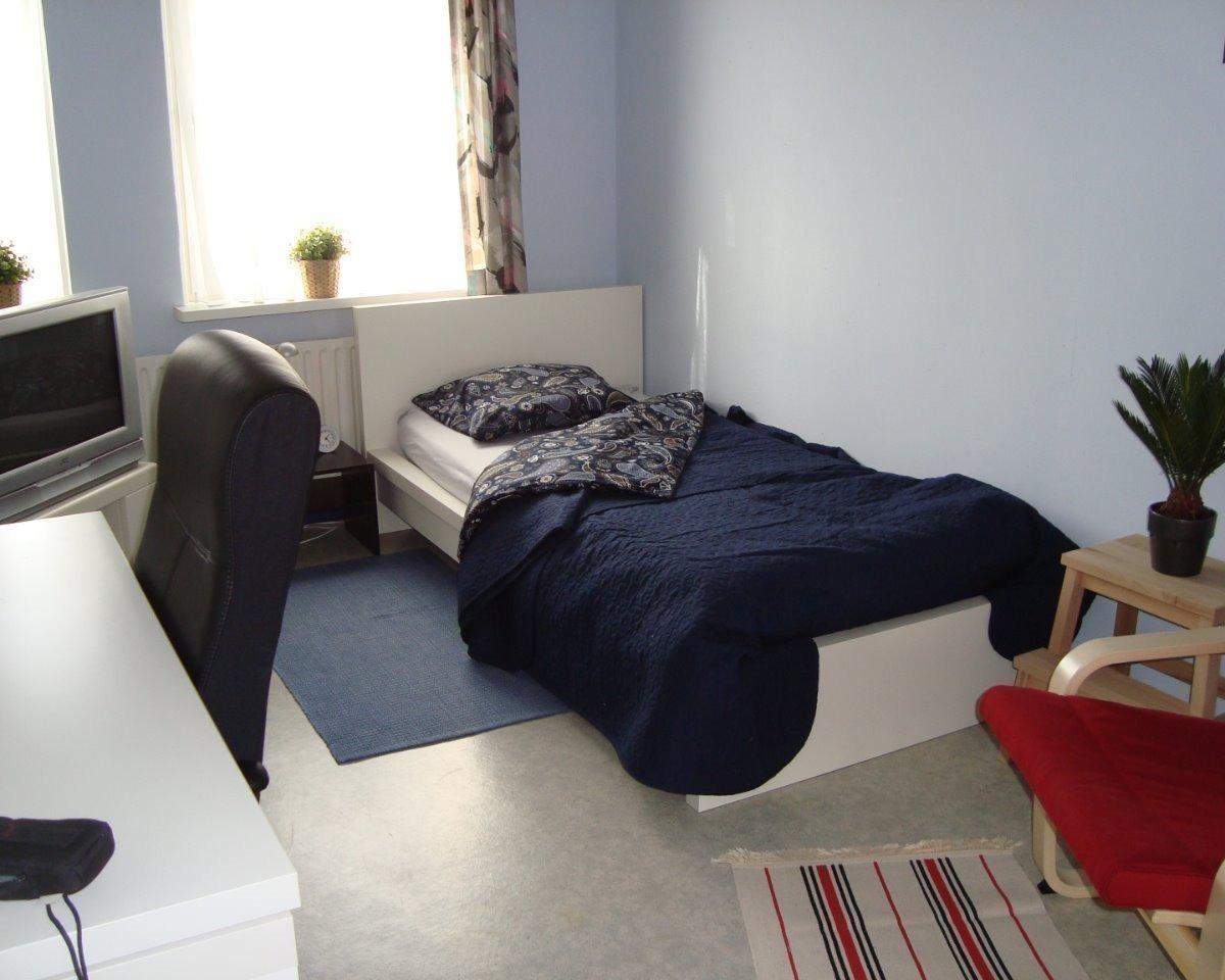 Image 3 of 4