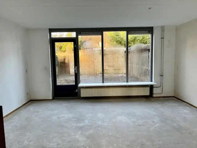 Image 8 of 27