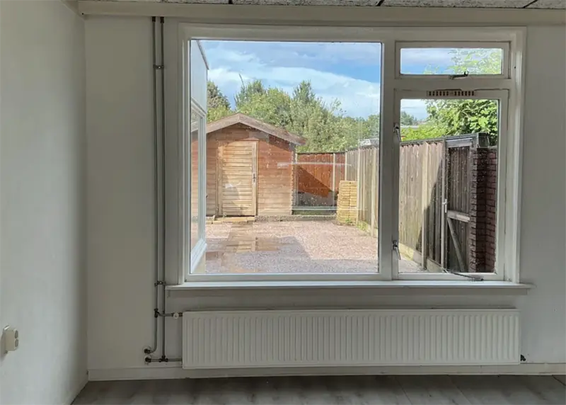 Image 4 of 4