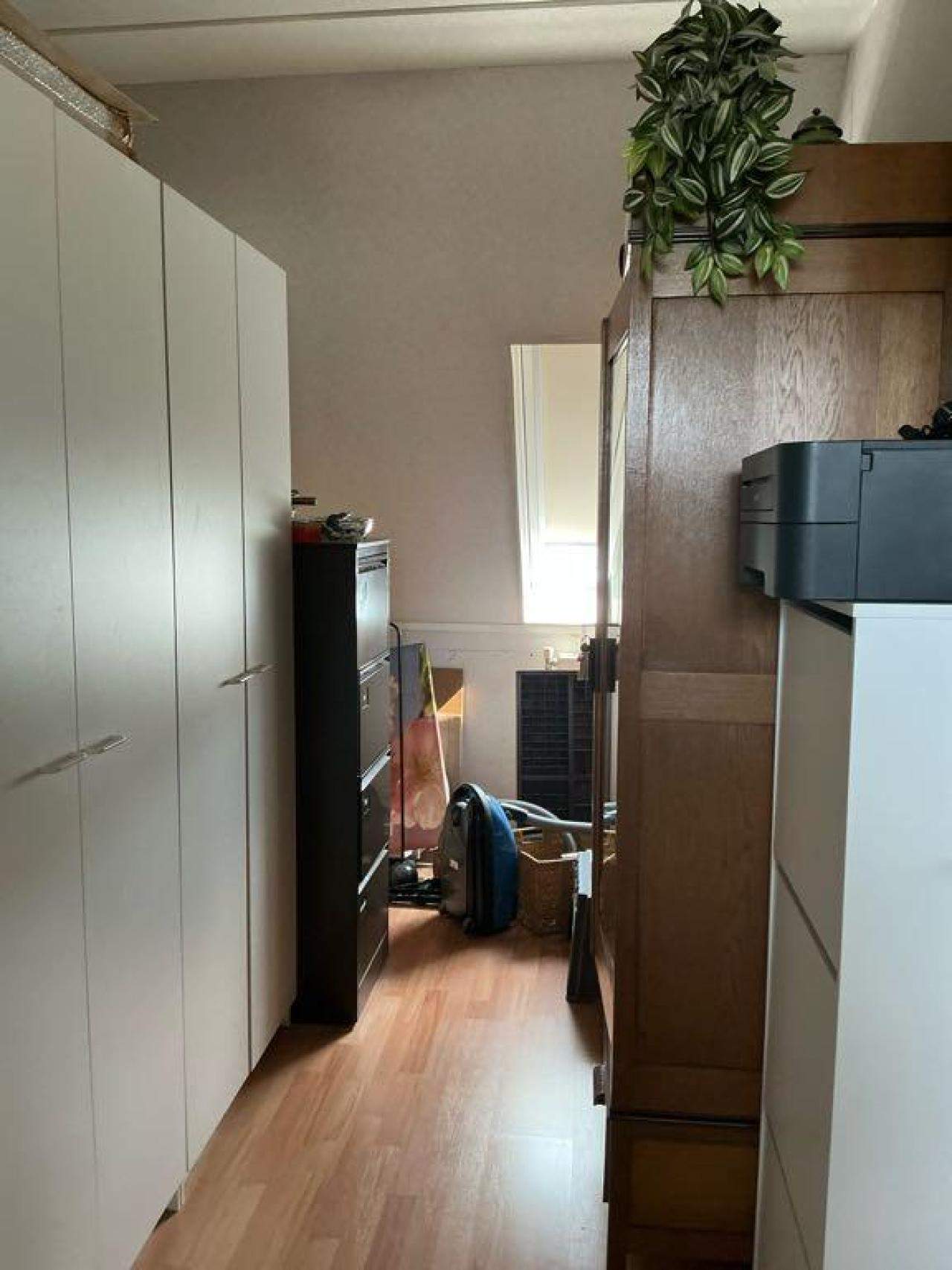 Image 4 of 9