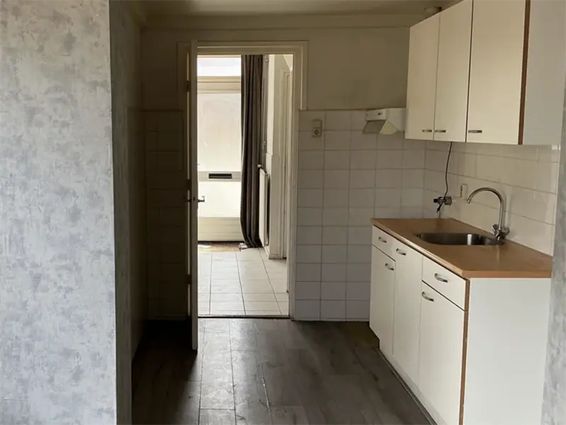 Image 2 of 4