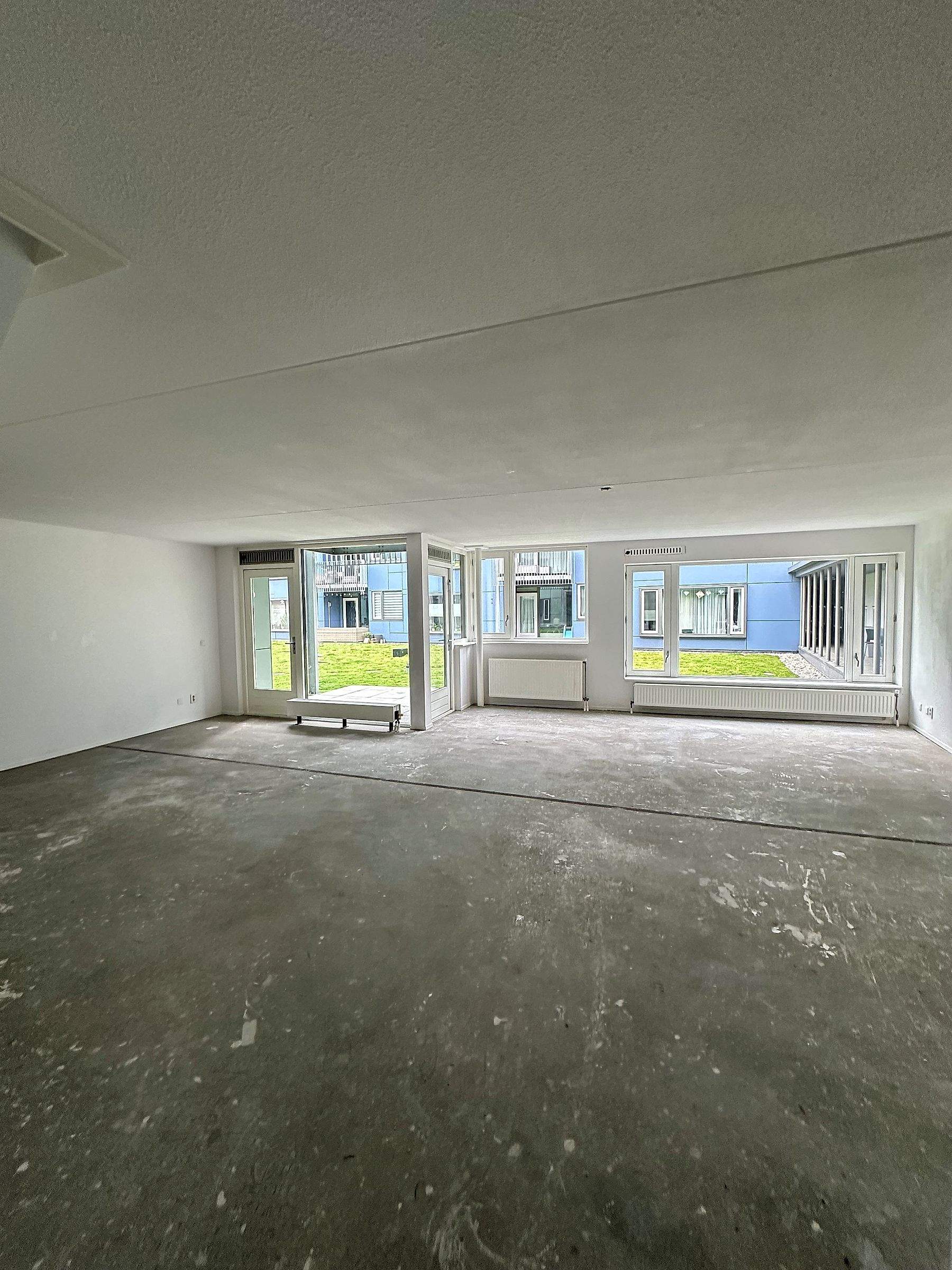 Image 2 of 8