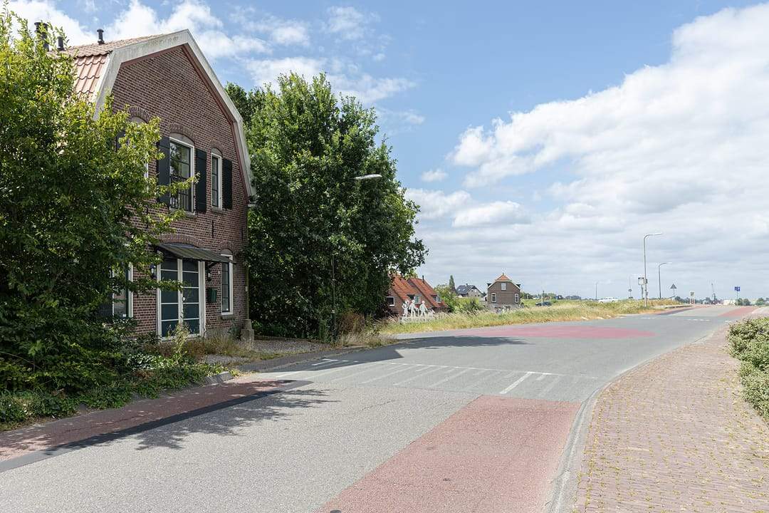 Image 23 of 25