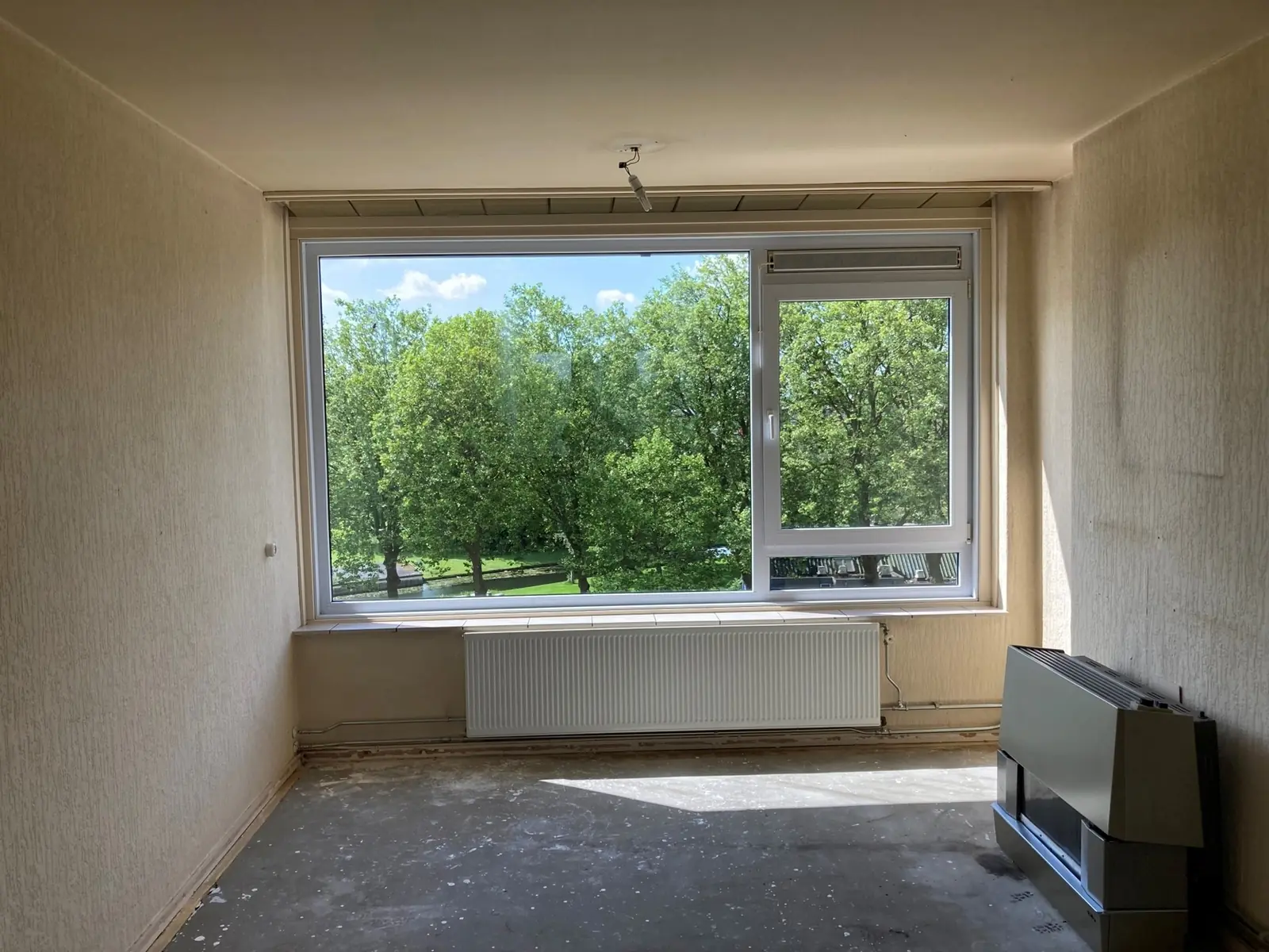Image 4 of 11