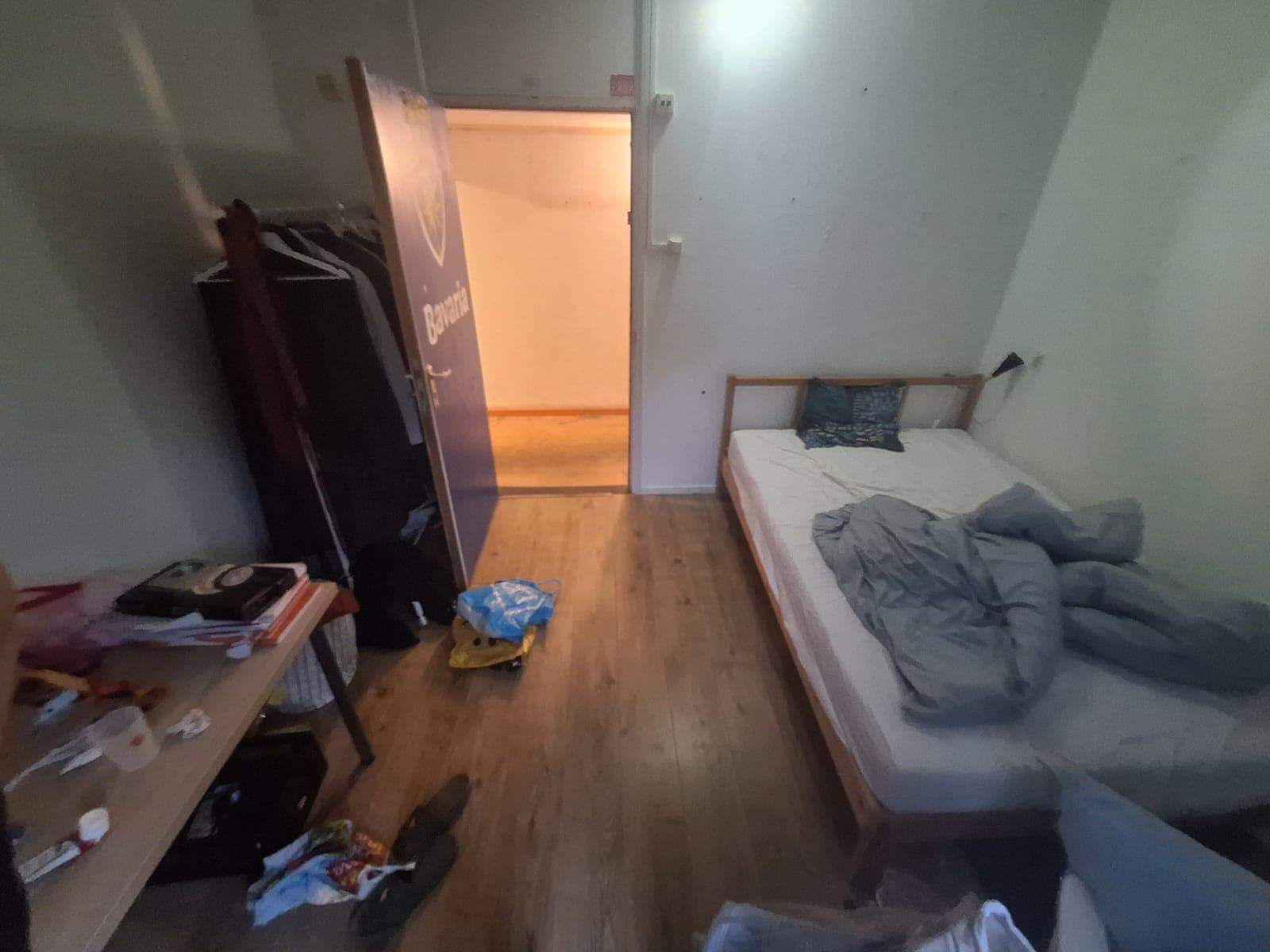 Image 3 of 3