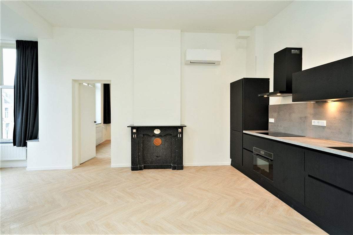 Image 3 of 12