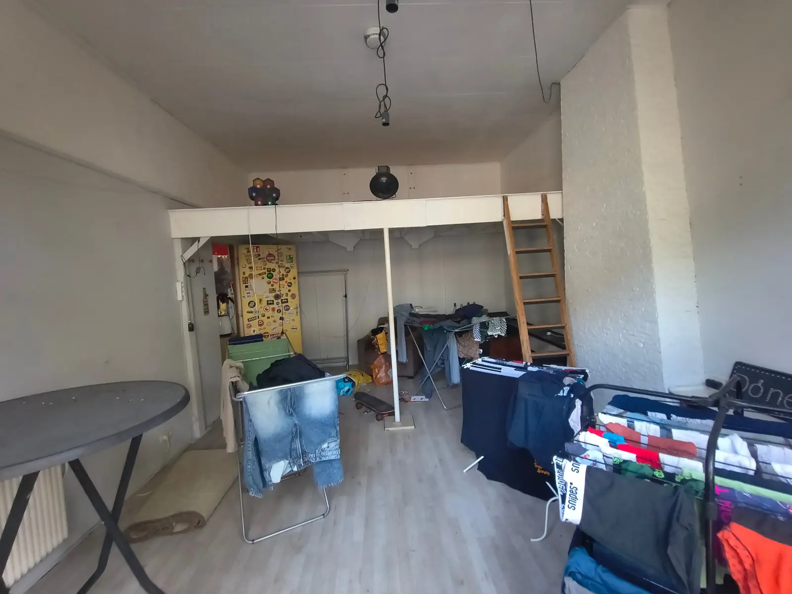 Image 3 of 6
