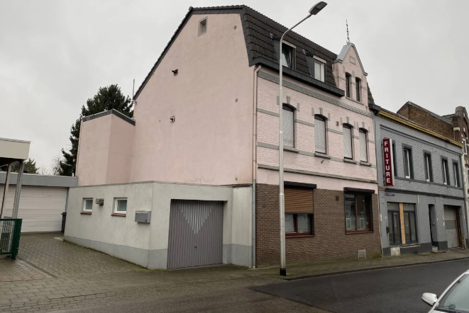 Image 10 of 10