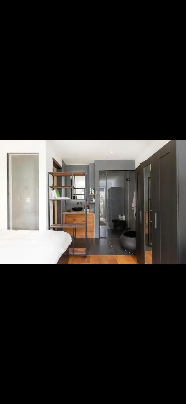 Image 3 of 10