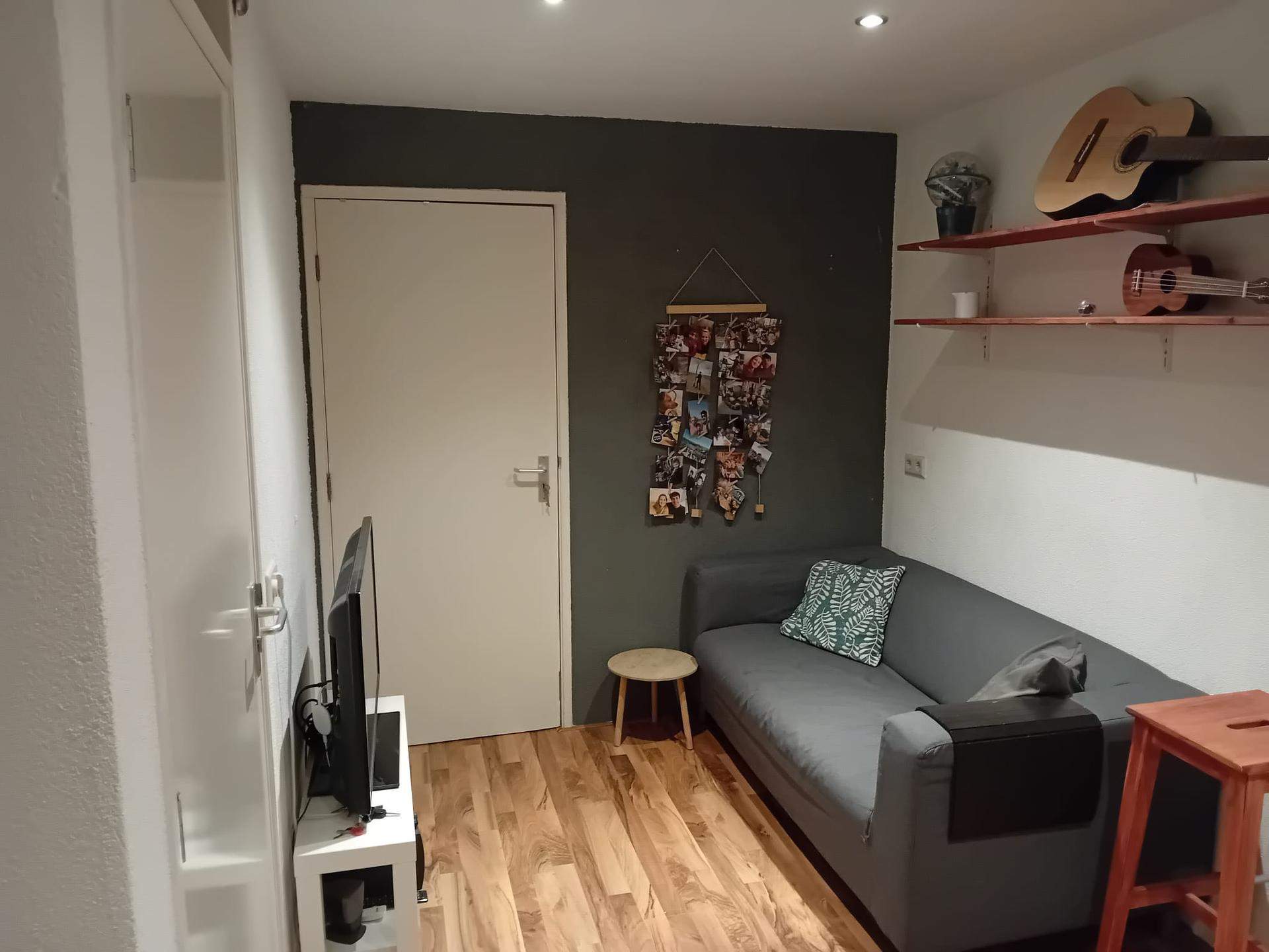 Image 2 of 10