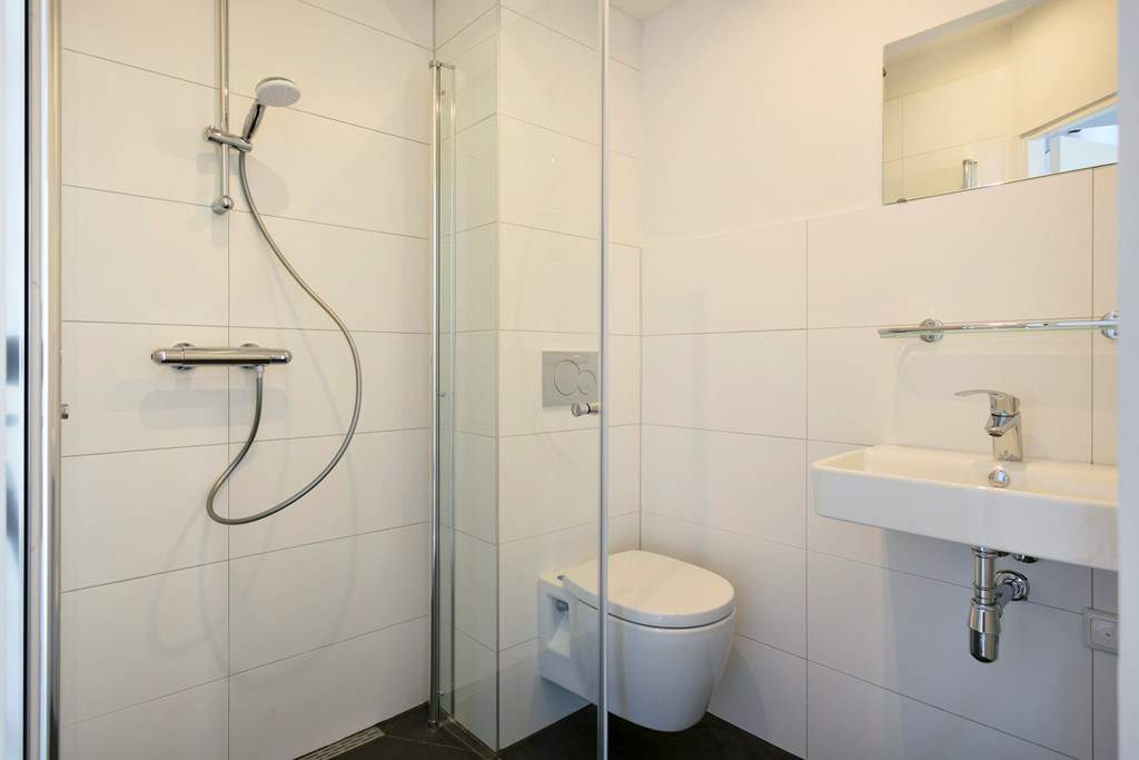 Image 3 of 21