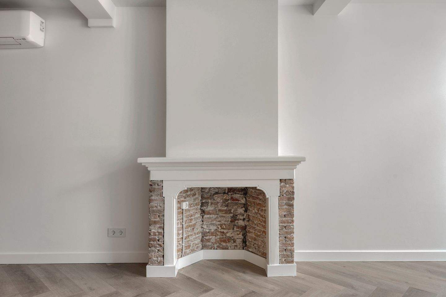 Image 4 of 22