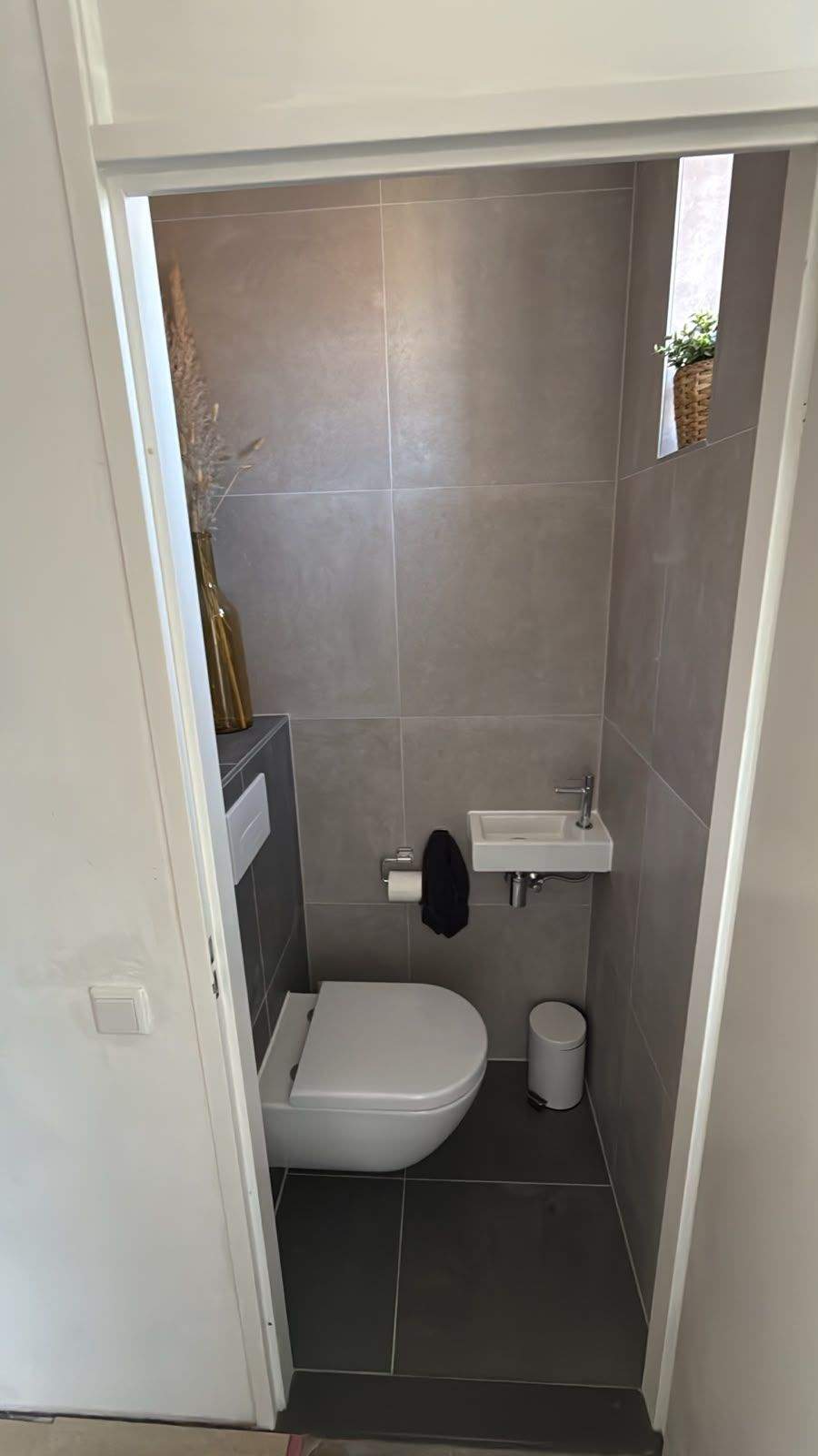 Image 4 of 16