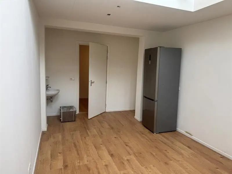 Image 4 of 9