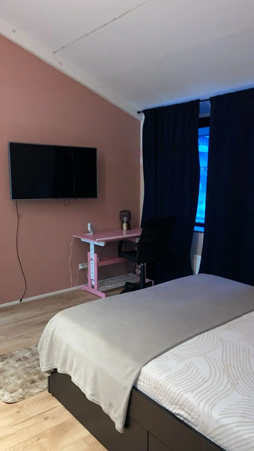 Image 2 of 25