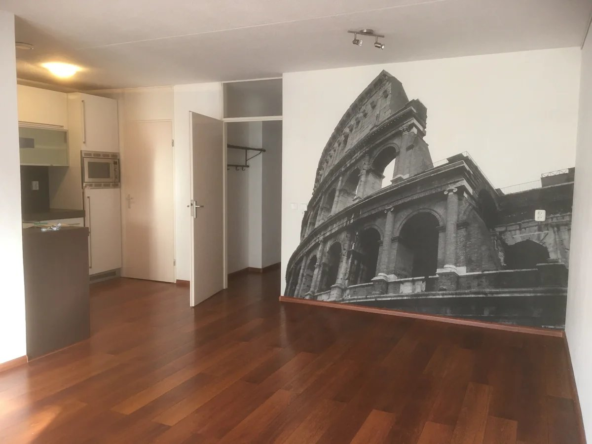 Image 2 of 10