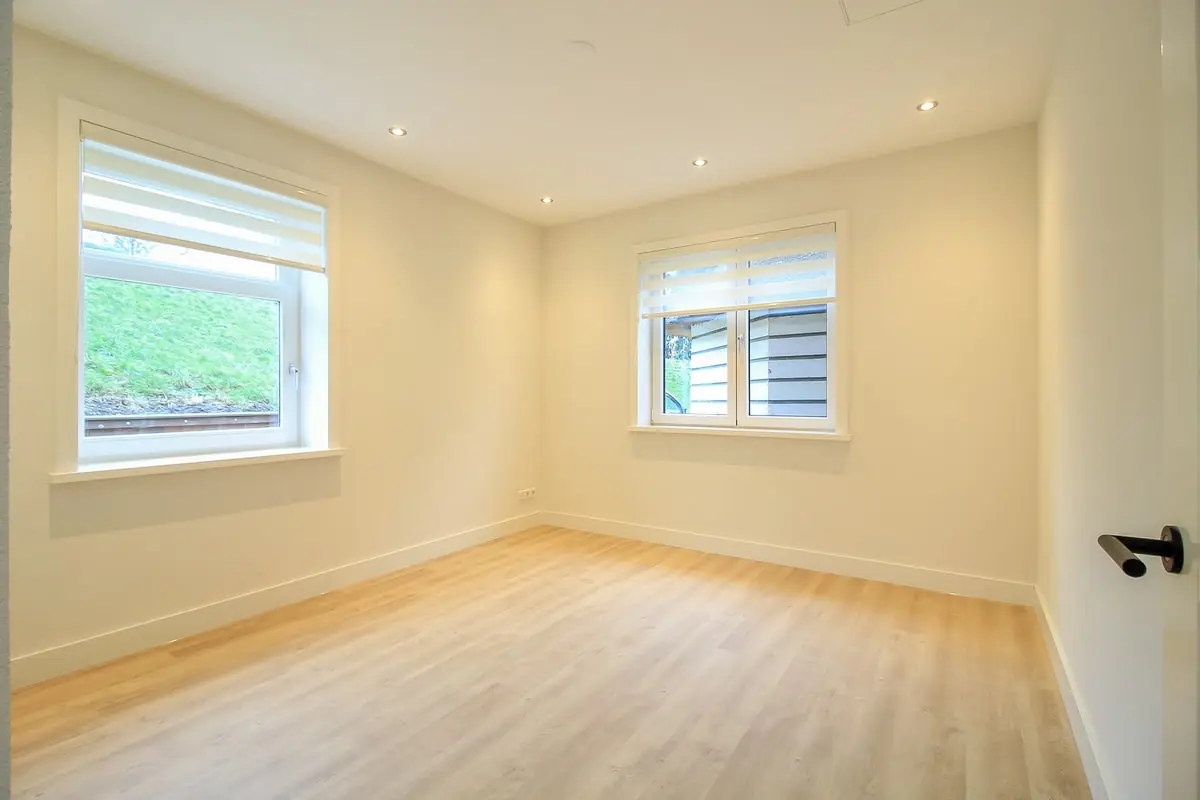 Image 10 of 40