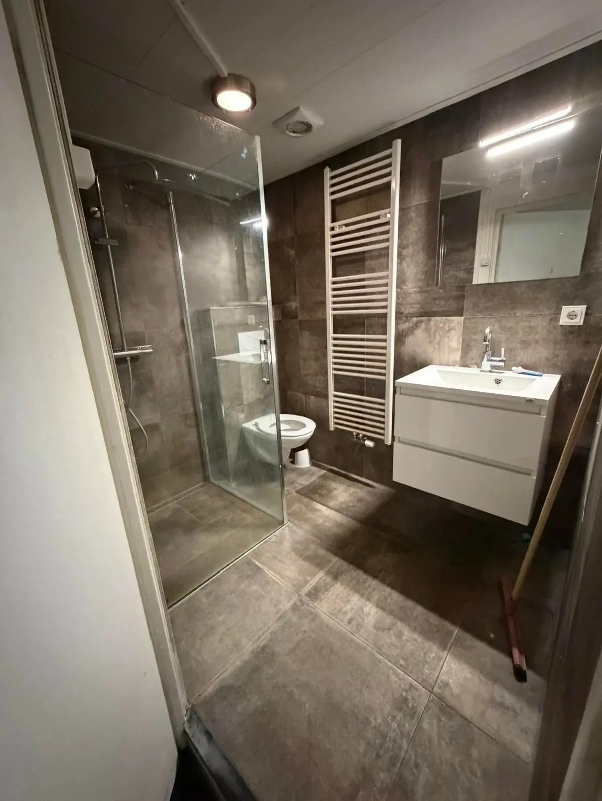 Image 4 of 6