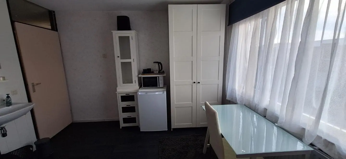 Image 2 of 10