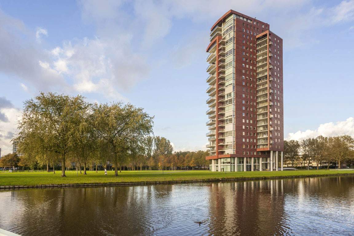 Afbeelding 2 van 2