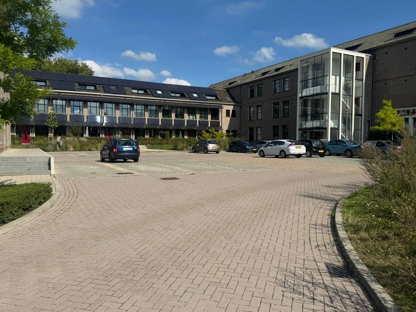 Image 4 of 20