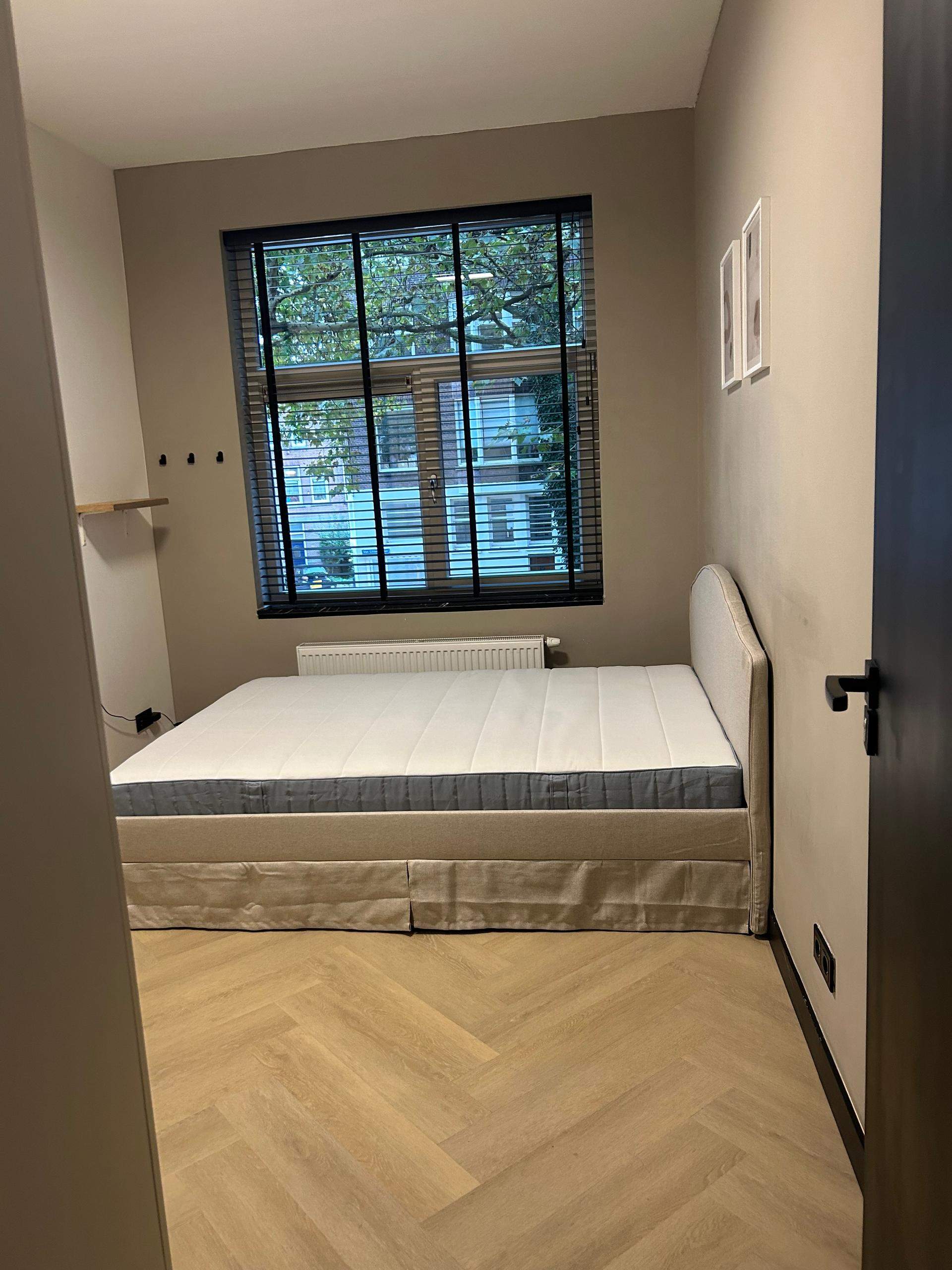Bild 1 von 8