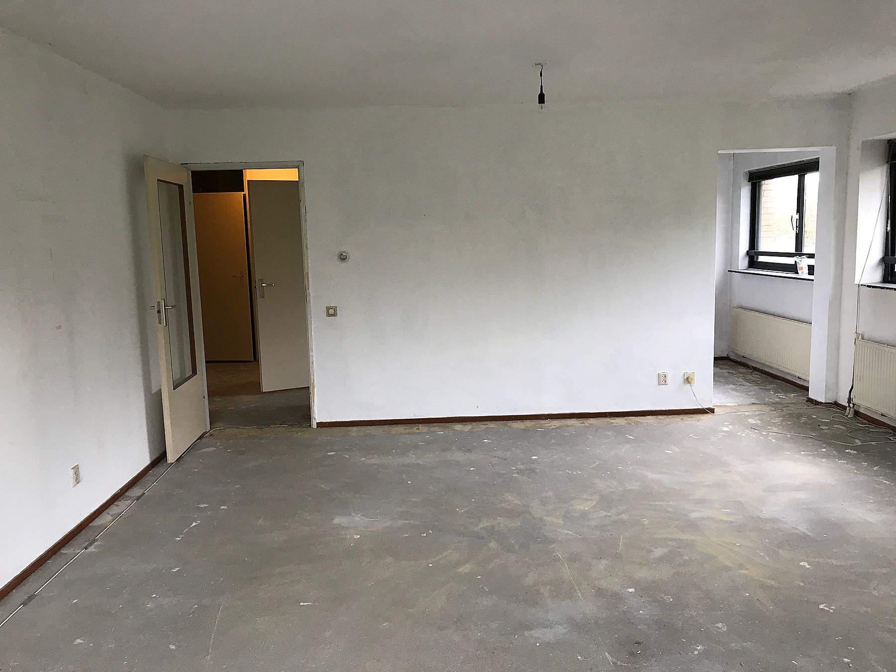 Image 4 of 8
